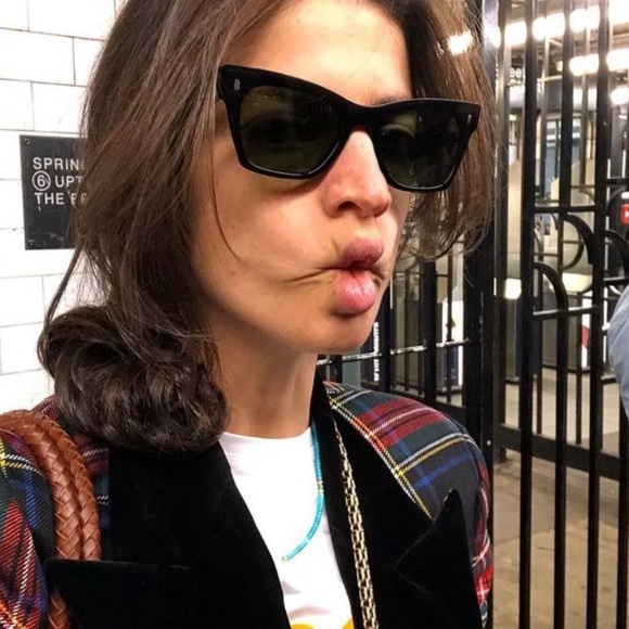 CELINE
Rectangular cat-eye sunglasses. Minimal signs of wear. - Picture 2 of 11